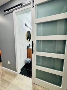 Ένα μπάνιο στο Zen House Of Downtown Decatur Emory Cdc