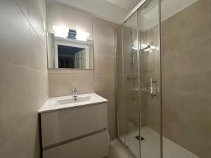 a bathroom with a sink and a glass shower at Charmante Maison de Village 2 Chambres, Proche Télécabine et Centre, Tout Confort - FR-1-642-13 in Morillon