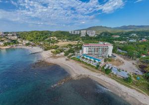 an aerial view of a resort on a beach at Estudio con Terraza en Zantamar in Cruz de Huanacaxtle