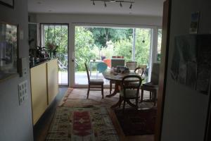 a dining room with a table and chairs in a kitchen at Beautiful 14 m2 room in Wünnewil