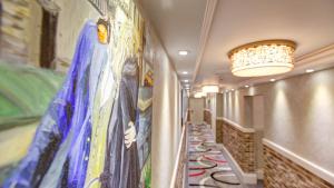 モスクワにあるMini hotel Nabat Palaceの壁画廊下