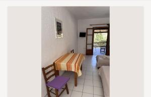 a living room with a table and a couch at Ευάγγελος Πολίτης in Pisses