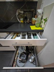 O bucătărie sau chicinetă la ABAI Apartments 1150 only WWW-On-line-Check-in & SelfService
