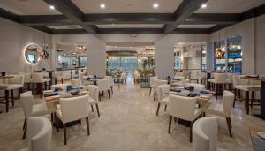 Restaurace v ubytování Divi Little Bay Beach Resort