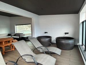 Khu vực ghế ngồi tại SPA TERRACE SUN - Vacation STAY 18607 +2 ảnh