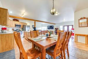Fotografie z fotogalerie ubytování Panoramic Mtn Views 5-Acre Escape in Palmer! v destinaci Palmer + 18 fotografií