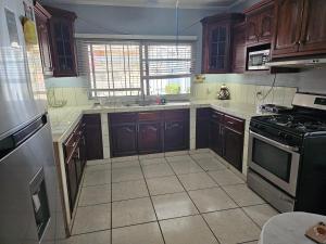 Η κουζίνα ή μικρή κουζίνα στο El Jardin de la Nonna