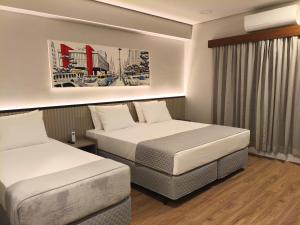 เตียงในห้องที่ Hotel 28 Embu das Artes