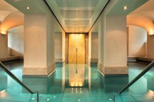 The swimming pool at or close to Limmathof Baden - Historisches Haus & Spa