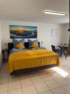 a bedroom with a bed with a yellow bedspread at Moselgold Apartment in Zeltingen-Rachtig
