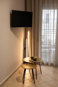 Μια τηλεόραση ή/και κέντρο ψυχαγωγίας στο Aesthe Suites Blanc