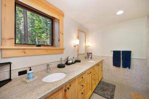 a bathroom with two sinks and a window at Big Chief River Retreat-Located on Truckee River in Truckee +62 photos