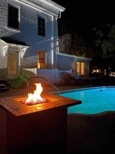 Πισίνα στο ή κοντά στο 909 & Vine Photo Worthy Home With Pool