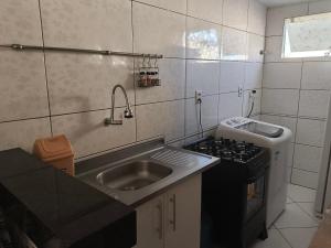 a small kitchen with a sink and a stove at Apartamento Life COP30 in Castanhal