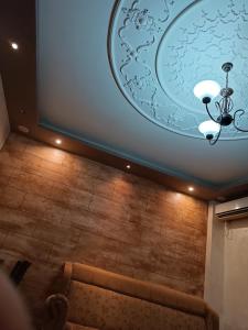 a room with a projection screen and a couch at Martina Apartmani in Budva