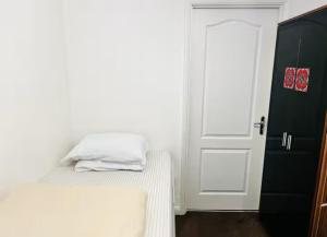 a bedroom with a bed and a white door at Budget Stay In Luton 01 R in Luton