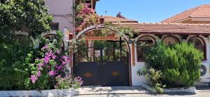 a house with a blue door with flowers at Günışığı Pansiyon & Apart in Koycegiz