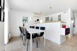 Afbeelding uit fotogalerij van Idyllic Holiday Home By Beach And Nature in Bro