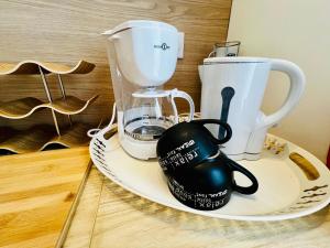 a blender on a plate on a counter at T2 avec beaucoup de cachet in Saint-Quentin +7 photos