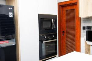 Η κουζίνα ή μικρή κουζίνα στο 2 Bedroom Apartment in Abuja lifecamp