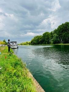 a man is pulling a boat in the water at T2 avec beaucoup de cachet in Saint-Quentin