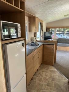 Gallery image of The Pines Caravan at Newquay Holiday Park in Porth