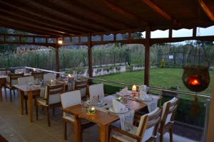 Ein Garten an der Unterkunft Ada Adrasan Hotel