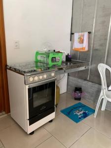 a kitchen with a stove with asaw on top of it at Vila do Chaves Casa Seu Madruga 72 in Itajaí