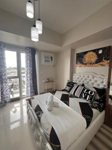 Ένα ή περισσότερα κρεβάτια σε δωμάτιο στο Suntrust condominuim +21 φωτογραφίες