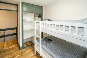 a bedroom with a bunk bed and a closet at 4BD Townhouse - Paddington! in London