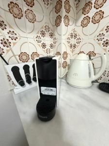 Příslušenství pro přípravu čaje a kávy v ubytování Emanuela Dreams