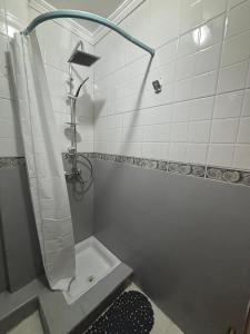 a shower with a glass door in a bathroom at Apprt 2min de la Gare,Wi-Fi Fibre, Netflix ,PS4 in Settat