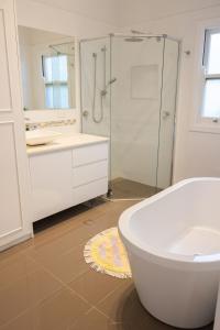 Ένα μπάνιο στο Beautiful Queenslander Getaway +21 φωτογραφίες