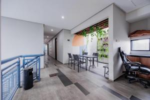 a dining room with a table and chairs at RedDoorz Plus near Radio Dalam 3 in Jakarta