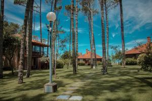 a courtyard with palm trees and a house at Il Belvedere in Punta del Este