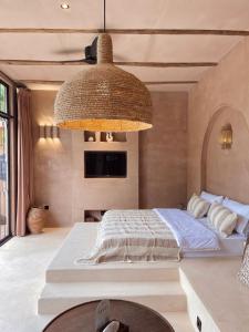 Кровать или кровати в номере Villa Alia By The Villas 100