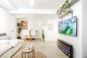 TV a/nebo společenská místnost v ubytování Cocon central pour deux voyageurs