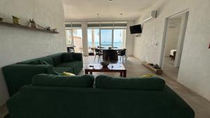 TV a/nebo společenská místnost v ubytování Casa Petra Playa y Alberca Privada