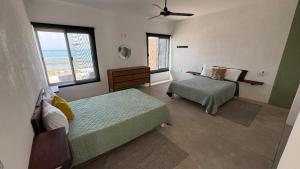 Postel nebo postele na pokoji v ubytování Casa Petra Playa y Alberca Privada + 21 fotografií