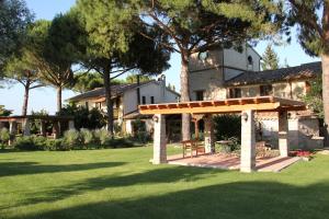 a gazebo in the yard of a house at Pieve Del Castello in Deruta