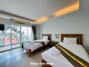Katil atau katil-katil dalam bilik di That Phanom River View Hotel