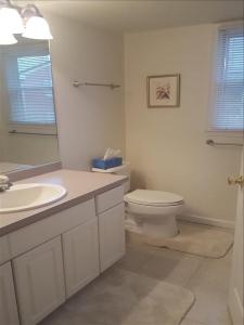 Koupelna v ubytování Wifi Bay Side Home In Surf City 41120 + 16 fotografií