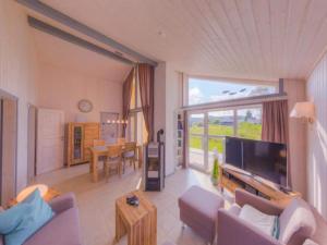 TV a/nebo společenská místnost v ubytování exklusives skandinavisches Ferienhaus