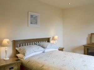 Postel nebo postele na pokoji v ubytování Hazel Lodge