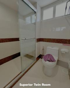Bilik mandi di That Phanom River View Hotel