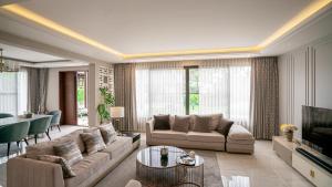 a living room with a couch and a table at Lanna Fusion in Hang Dong