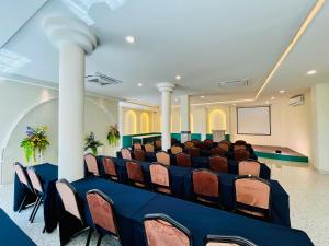 a conference room with chairs and a screen at USABAI Riverside Boutique Hotel in Chanthaburi
