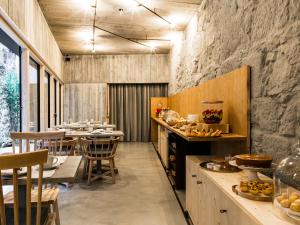 Armazém Luxury Housing- Architectural & Design Hotelにあるレストランまたは飲食店