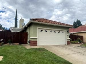 a garage with two birds on top of it at Modern Folsom Family Home Near Trails & Shopping in Folsom