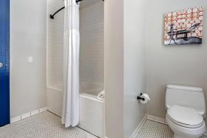 Vannituba majutusasutuses Bluegreen Vacations Hotel Blake, Ascend Resort Collection
